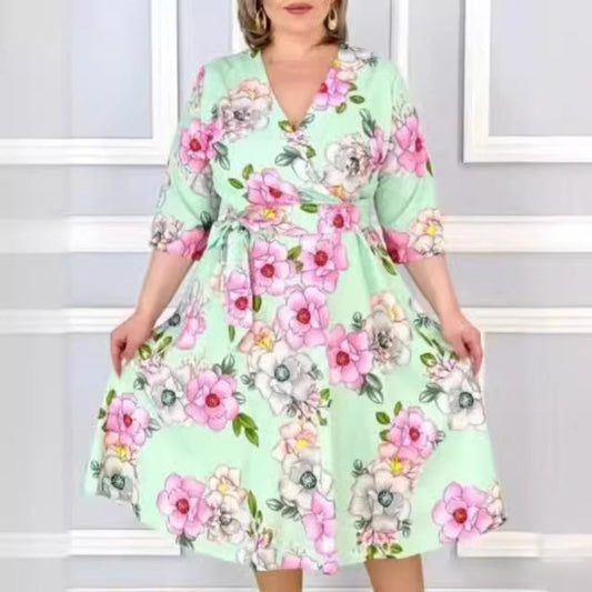Elegancka sukienka z dekoltem w serek i kwiatowym wzorem